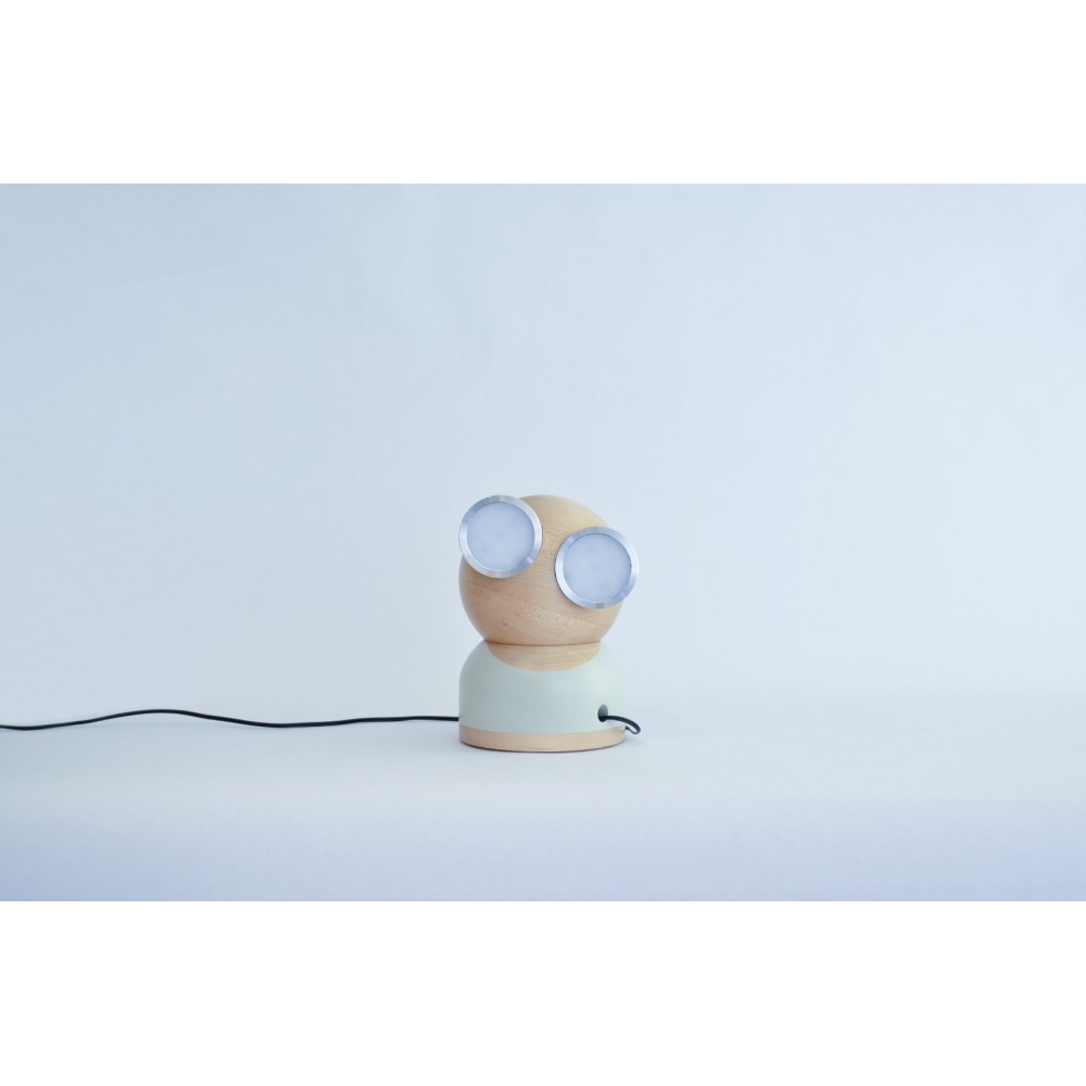 Allocacoc® GoggleLamp |Mr Watt| Επιτραπέζιο Φωτιστικό από ξύλο σφενδάμου και αλουμίνιο με ρύθμιση φωτεινότητας αφής (white/wood)