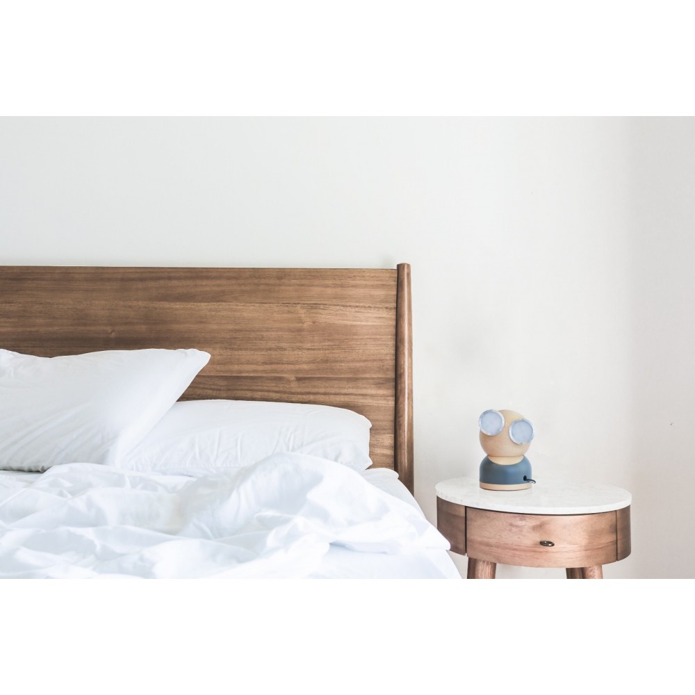 Allocacoc® GoggleLamp |Mr Watt| Επιτραπέζιο Φωτιστικό από ξύλο σφενδάμου και αλουμίνιο με ρύθμιση φωτεινότητας αφής (grey/blue/wood)