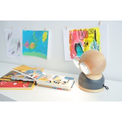 Allocacoc® GoggleLamp |Mr Watt| Επιτραπέζιο Φωτιστικό από ξύλο σφενδάμου και αλουμίνιο με ρύθμιση φωτεινότητας αφής (grey/blue/wood)