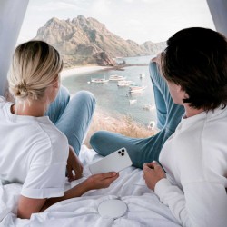 Vonmählen Βάση ασύρματης φόρτισης Qi από Plexiglass με φορτιστή ταξιδιού και καλώδιο 2 μέτρων – Silver