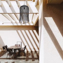 ARTE ILLUMINA ΦΩΤΙΣΤΙΚΟ ΚΡΕΜΑΣΤΟ ΜΟΝΟΦΩΤΟ Ε27 MAX 60W H610*D330MMRATTAN ΜΑΥΡΟ - EUROLAMP