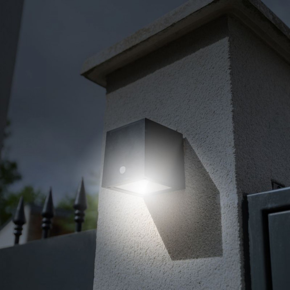 LED Ηλιακό Φωτιστικό Τοίχου Μαύρο Με Αισθητήρα Κίνησης 200lm IP44 - Xanlite