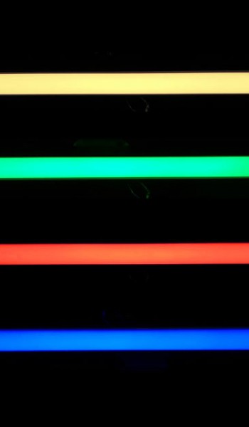 Πολύχρωμες Λάμπες Φθορίου Led Για Επαγγελματικούς Χώρους 