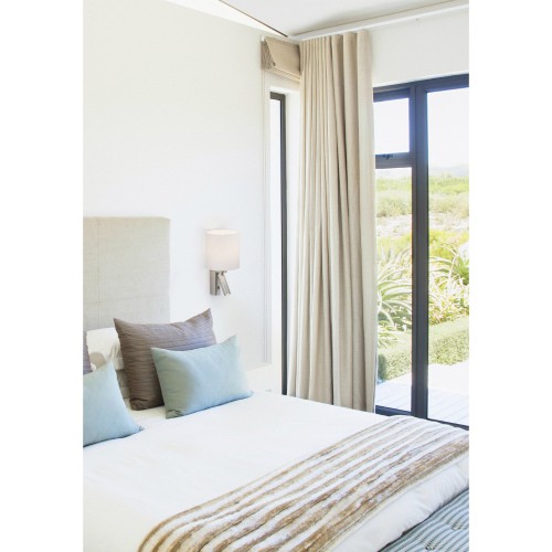 Μεταλλική Απλίκα Με Λευκό Καπέλο Και Βοηθητικό Φως Σε Μπρονζέ Χρώμα Rob FARO