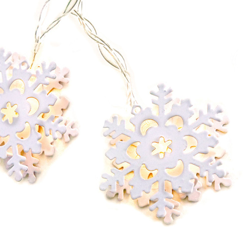 10 Θερμά Λευκά LED Μπαταρίας Με Μεταλλικές Χιονονιφάδες - IP20 135+30cm Διάφανο Καλώδιο 2xAA - ACA